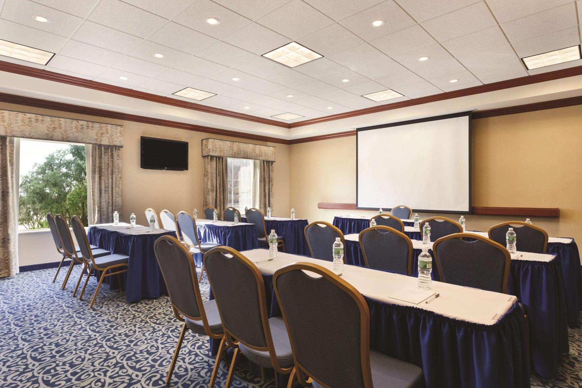 Hampton Inn & Suites Mystic Buitenkant foto