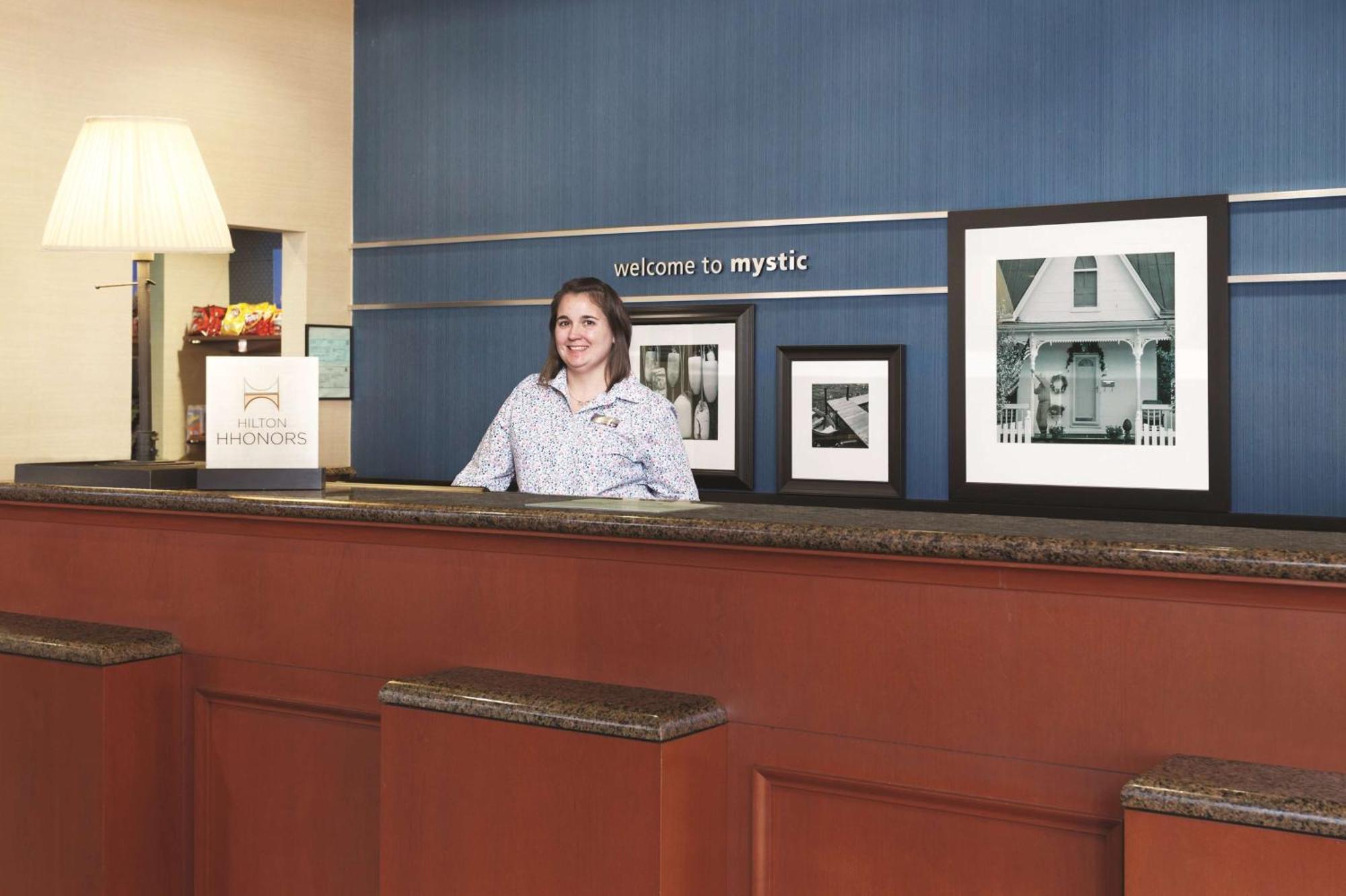 Hampton Inn & Suites Mystic Buitenkant foto