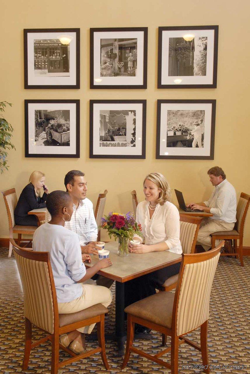 Hampton Inn & Suites Mystic Restaurant foto